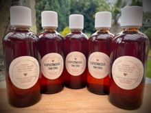 A group of bottles with labels

Description automatically generated with low confidence